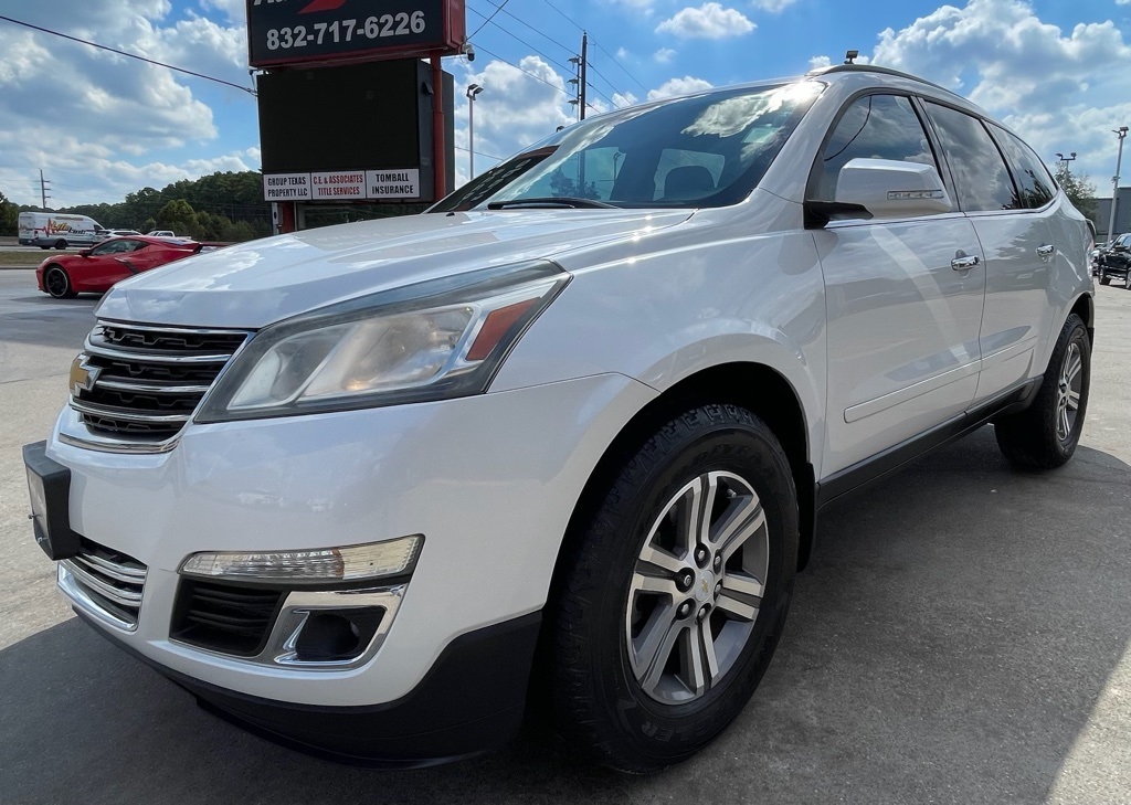 2017 Chevrolet Traverse LT White at Bravo Nissan
