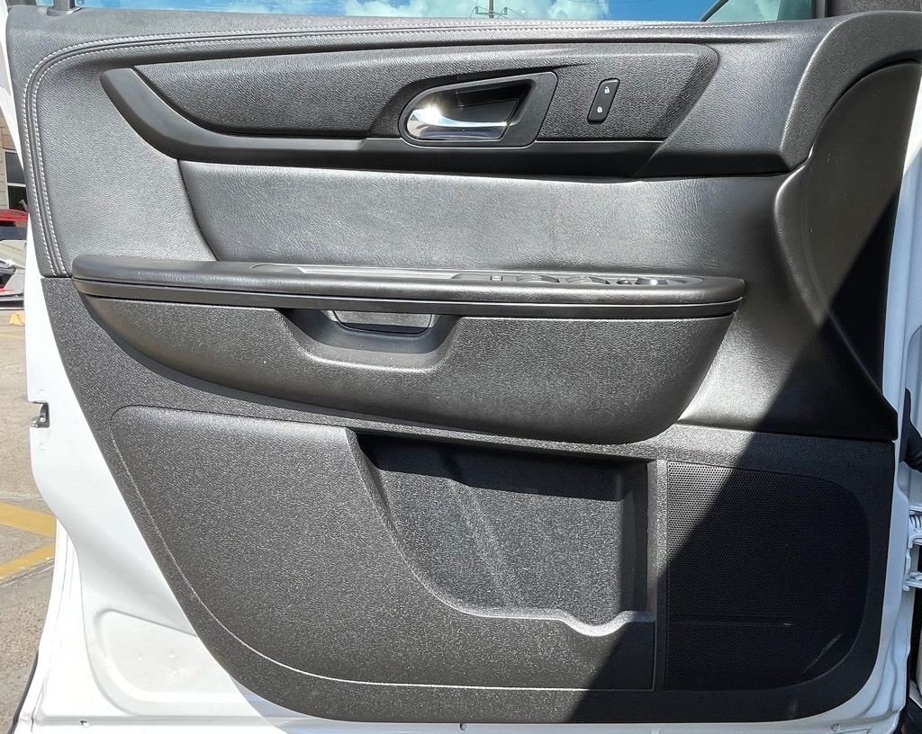 2017 Chevrolet Traverse LT White at Bravo Nissan