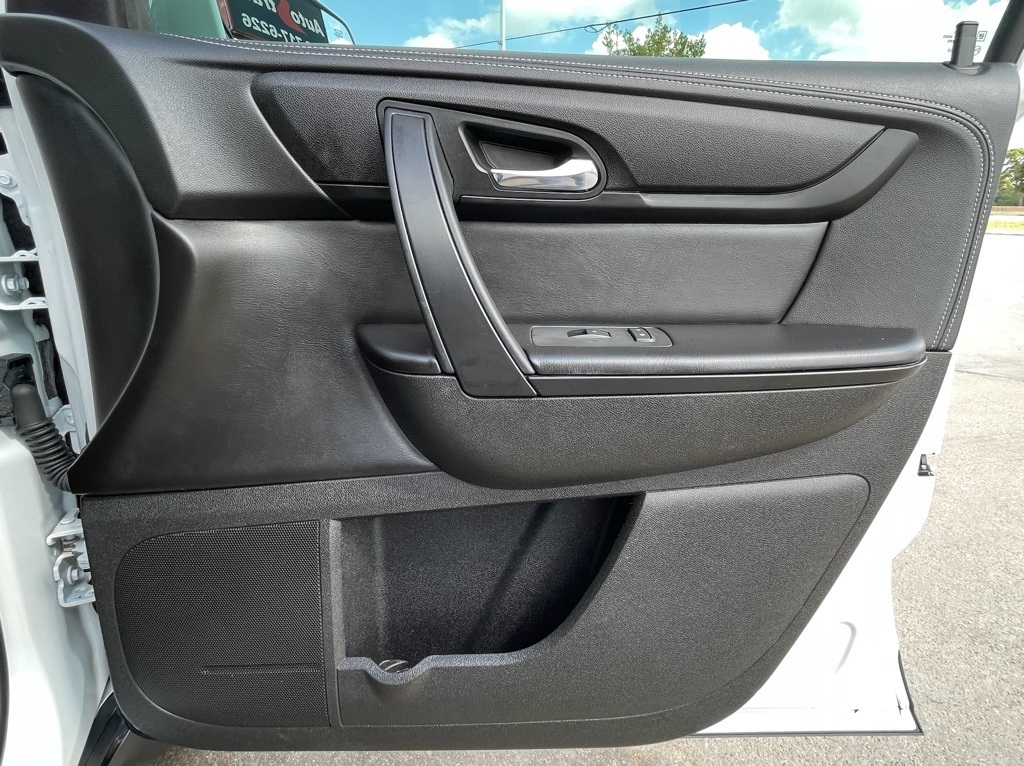 2017 Chevrolet Traverse LT White at Bravo Nissan