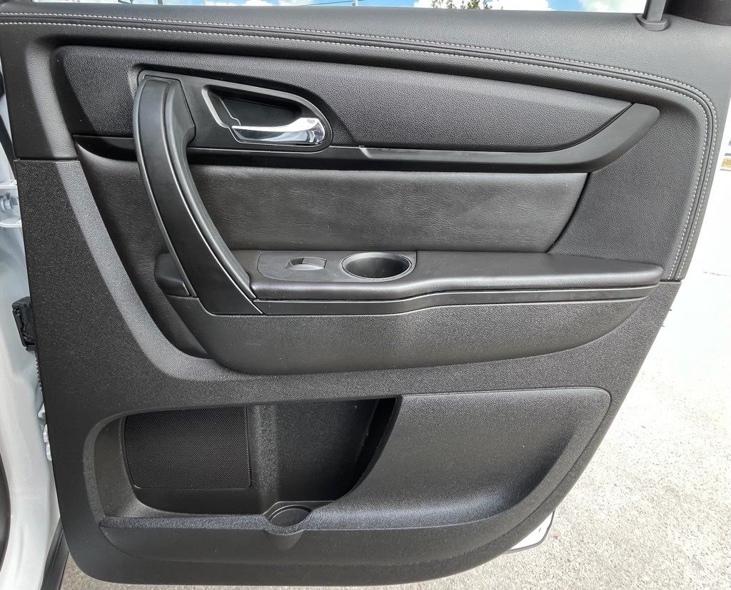 2017 Chevrolet Traverse LT White at Bravo Nissan