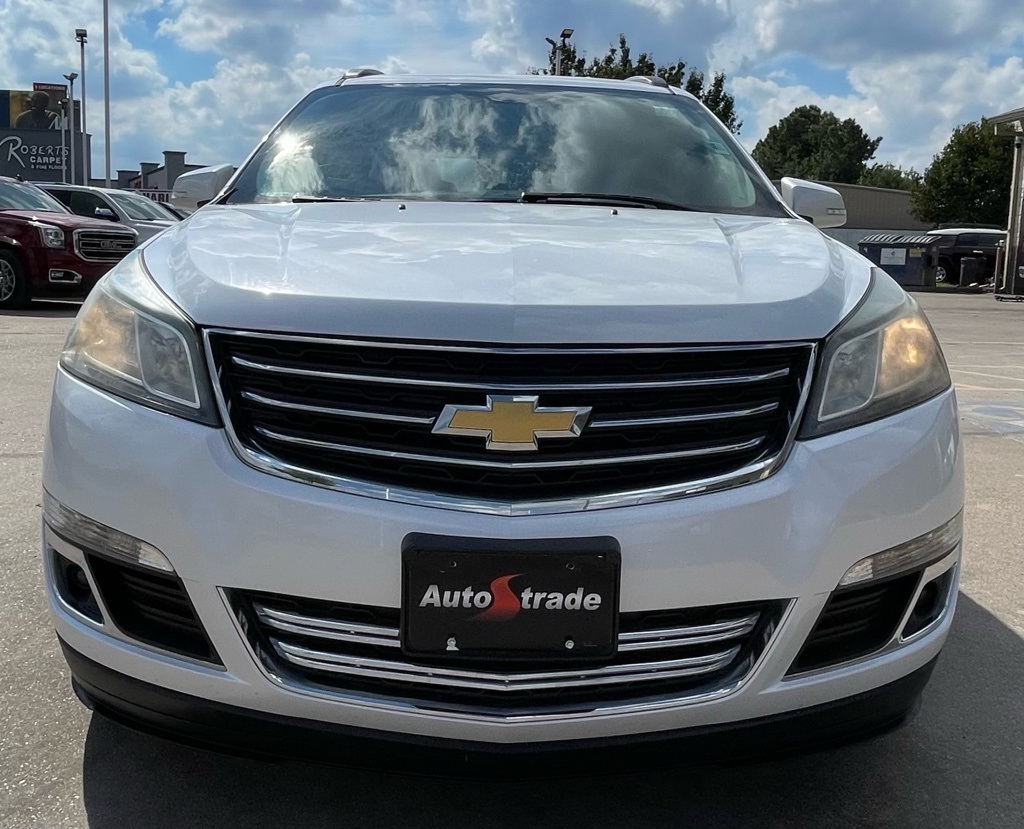 2017 Chevrolet Traverse LT White at Bravo Nissan