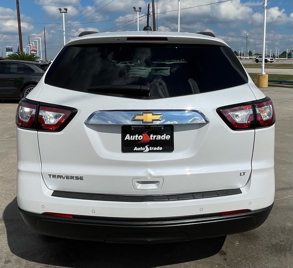 2017 Chevrolet Traverse LT White at Bravo Nissan