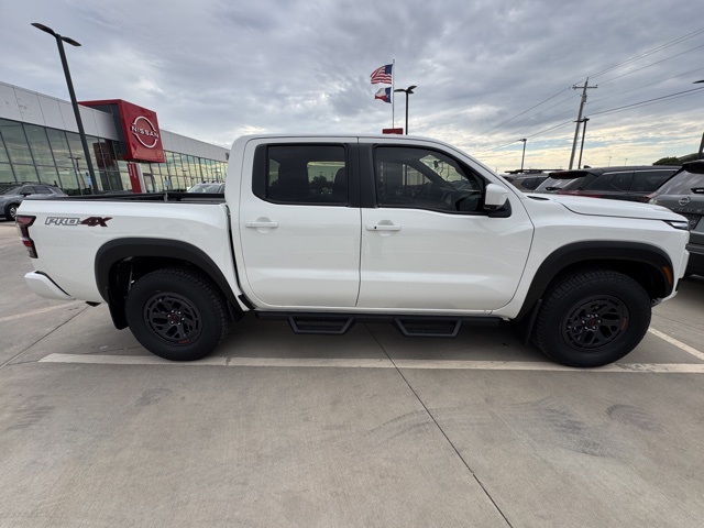 2026 Nissan Frontier PRO-4X photo 2
