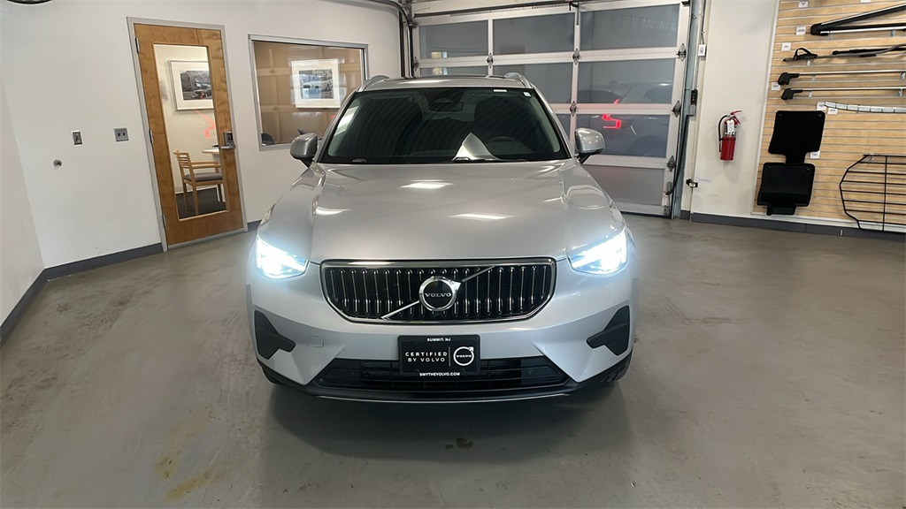 2025 Volvo XC40 B5 Core Bright Theme AWD