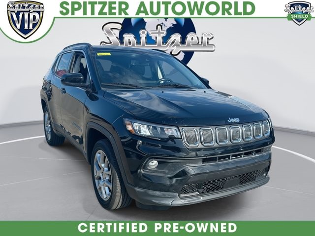 Diamond Black Crystal Pearlcoat 2022 Jeep Compass SUV / Crossover Four-Wheel Drive 9-Speed Automatic