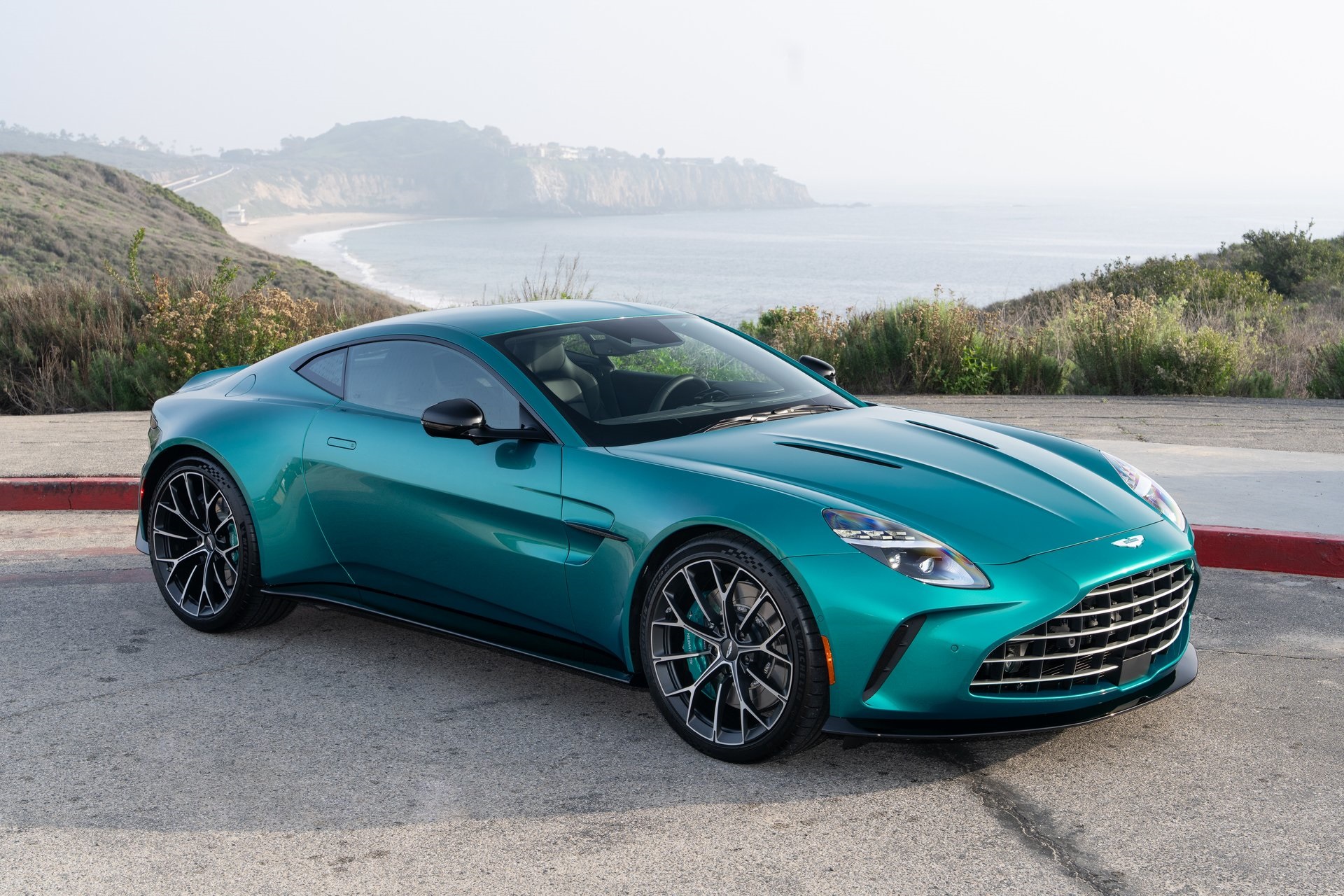 2026 Aston Martin Vantage Base's photo