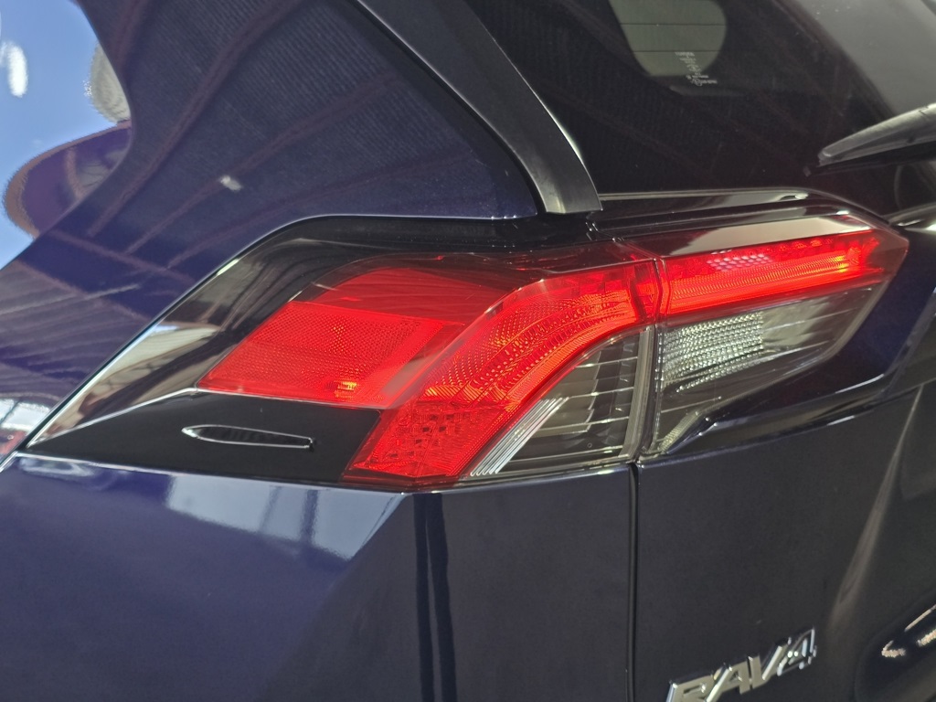 Thumbnail: 2022 Toyota RAV4 - 10