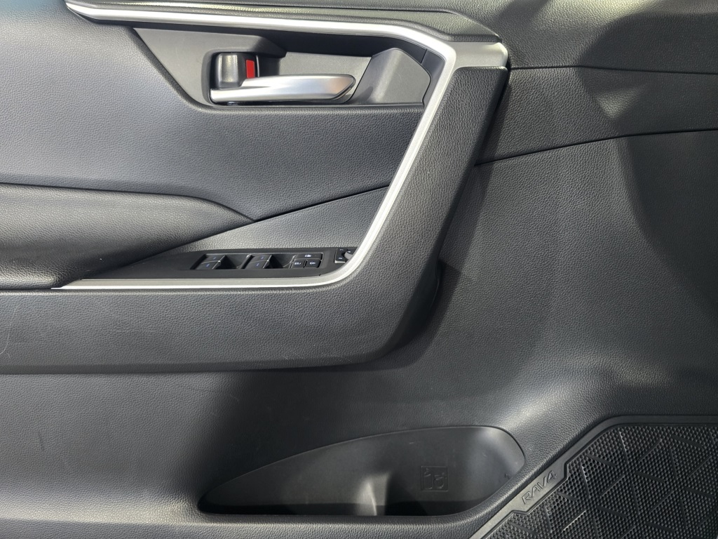 Thumbnail: 2022 Toyota RAV4 - 12