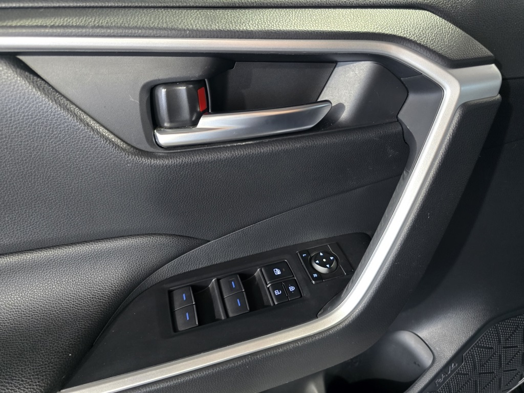 Thumbnail: 2022 Toyota RAV4 - 13