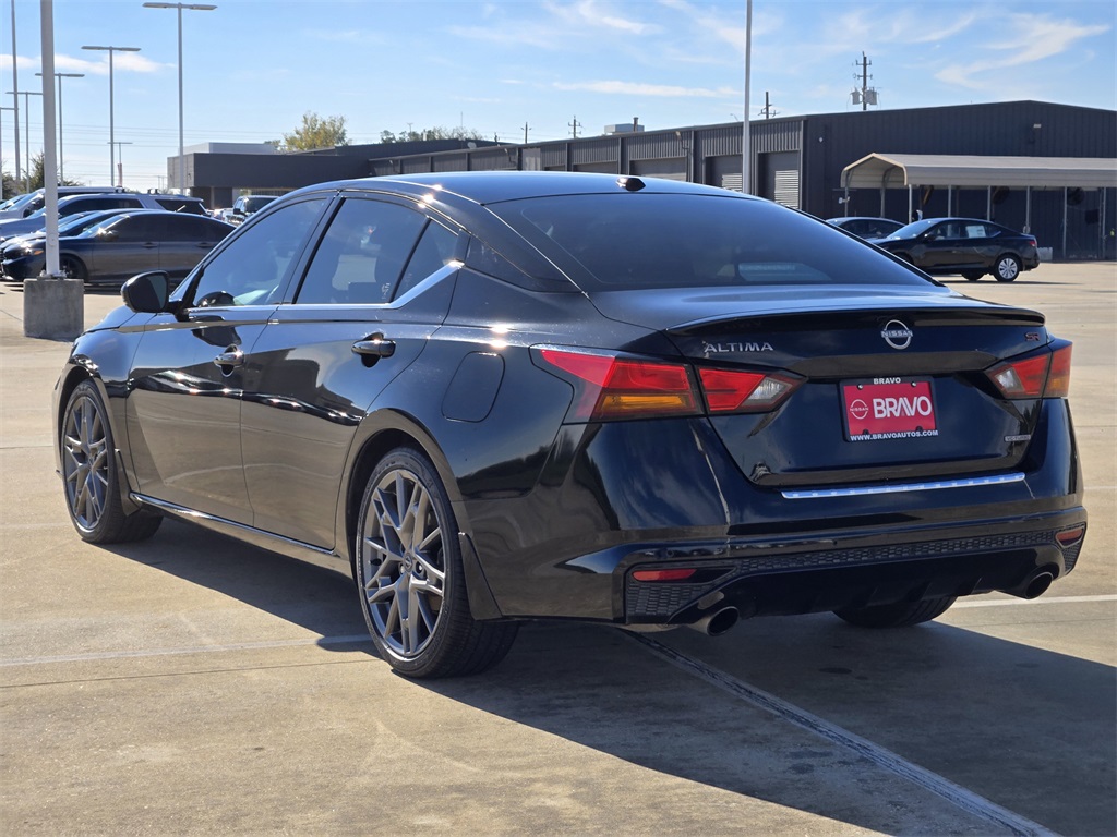 2023 Nissan Altima 2.0 SR Black at Central Houston Nissan
