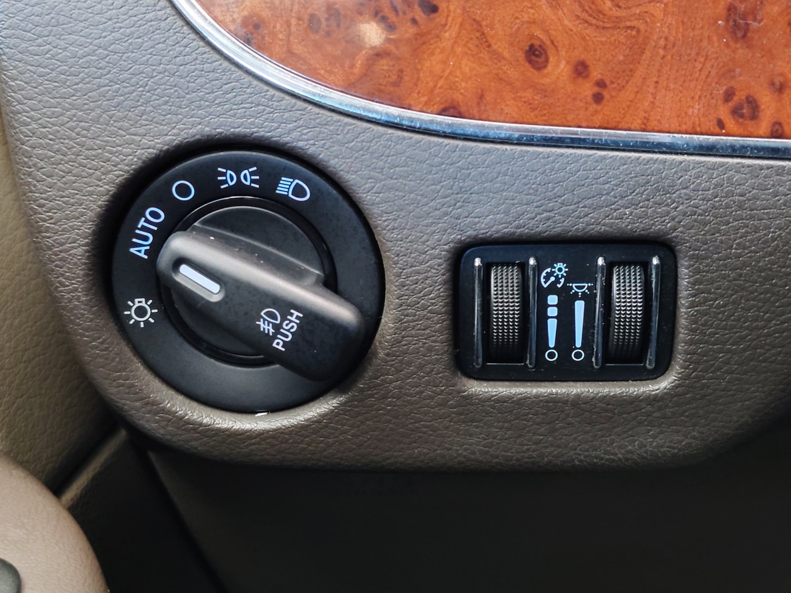 Used Car 2013 Chrysler Town & Country  Touring-l For Sale Under $10,000 In San Antonio, Texas
