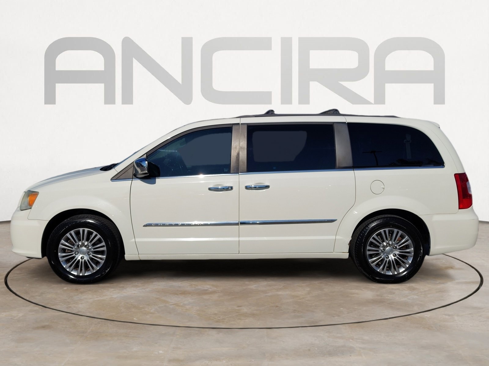 Used Car 2013 Chrysler Town & Country  Touring-l For Sale Under $10,000 In San Antonio, Texas