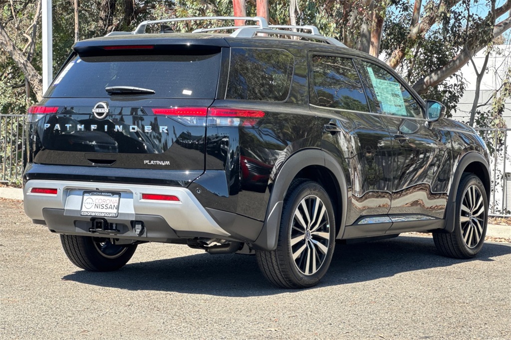 2025 Nissan Pathfinder Platinum photo 3