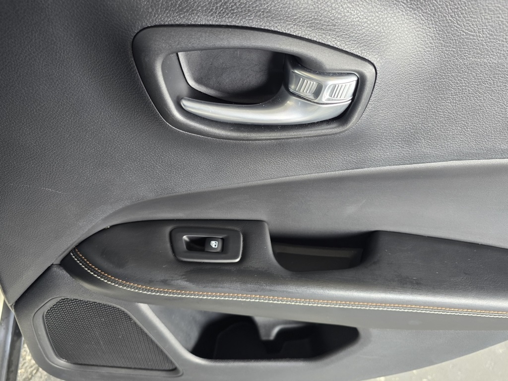 Thumbnail: 2021 Jeep Compass - 12