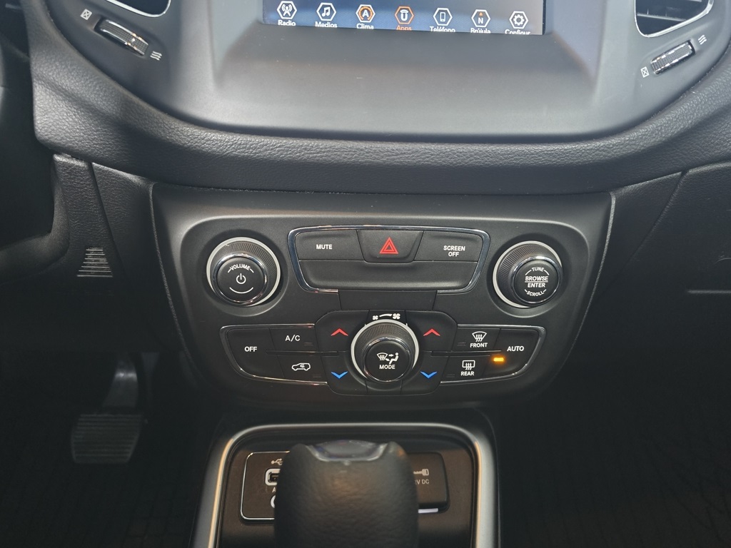 Thumbnail: 2021 Jeep Compass - 17