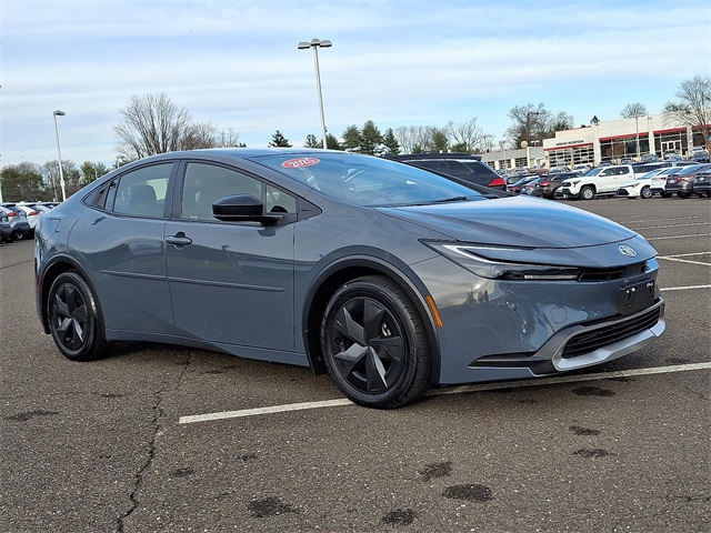 2025 Toyota Prius Plug-In Hybrid SE FWD