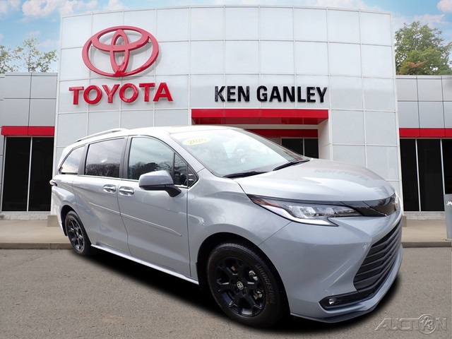 2026 Toyota Sienna Woodland Edition 7-Passenger AWD