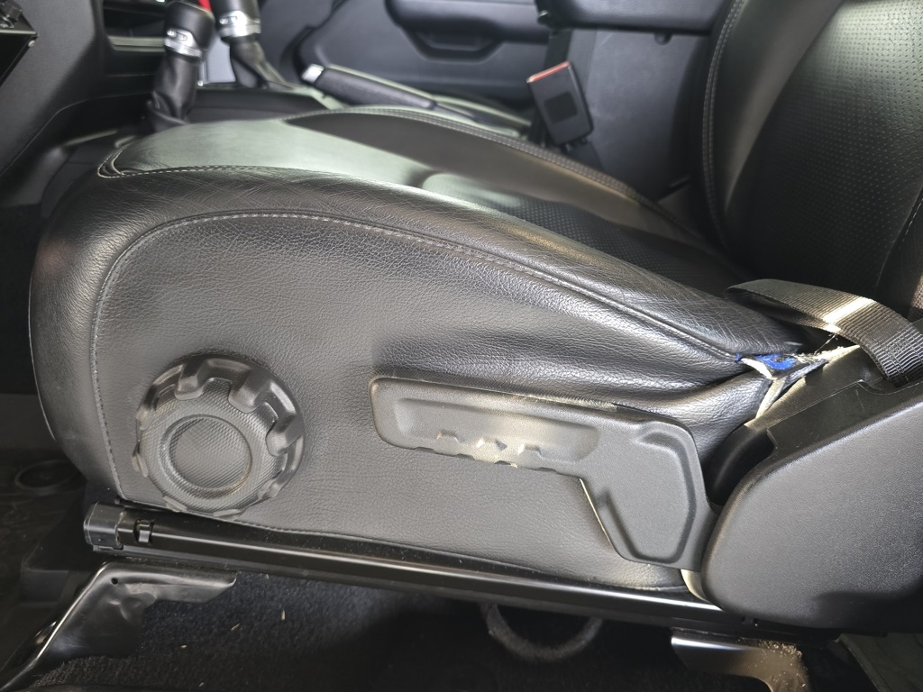 Thumbnail: 2019 Jeep Wrangler - 11