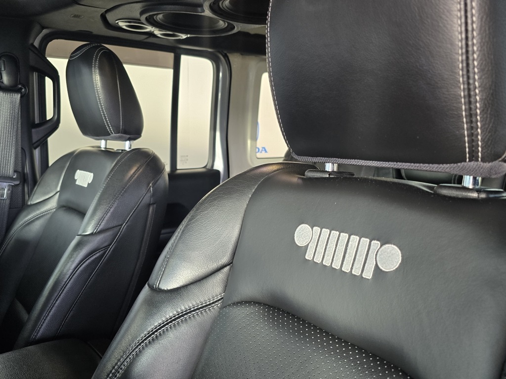 Thumbnail: 2019 Jeep Wrangler - 21