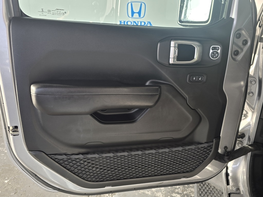 Thumbnail: 2019 Jeep Wrangler - 22