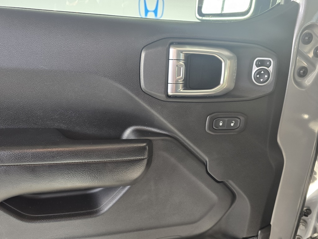 Thumbnail: 2019 Jeep Wrangler - 23