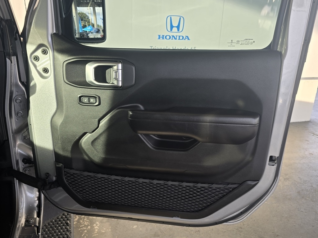 Thumbnail: 2019 Jeep Wrangler - 24