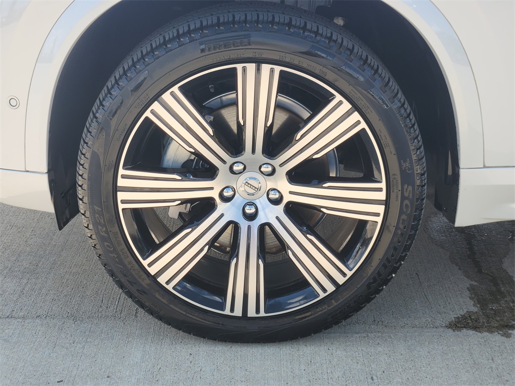 2024 Volvo XC90 B6 Plus Bright Theme 6-Seater - 9