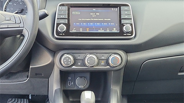 2025 Nissan Kicks Play