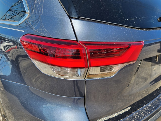 2019 Toyota Highlander XLE Blue at Gullo Toyota