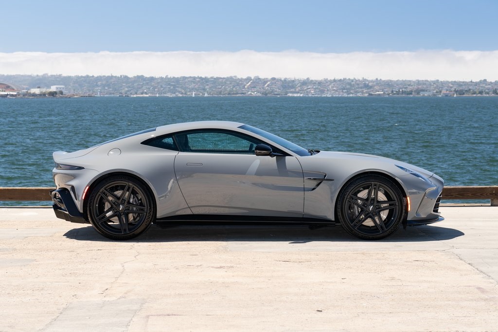Aston Martin 2025 Vantage 