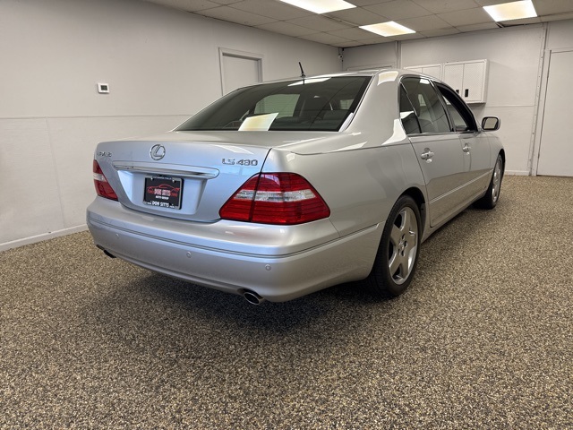 2004 Lexus LS 430 photo 2
