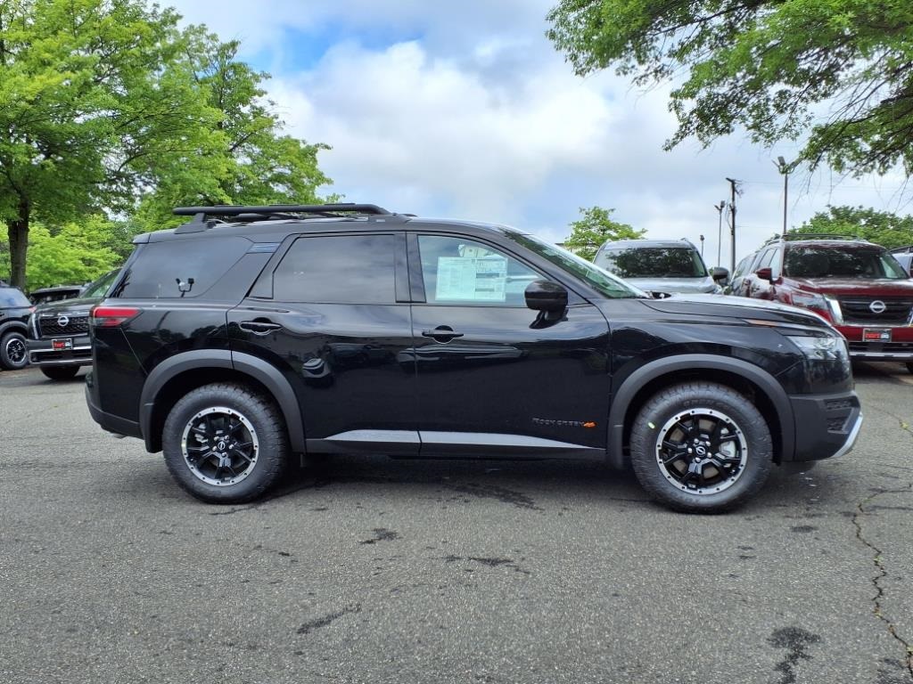 2025 Nissan Pathfinder Rock Creek photo 2