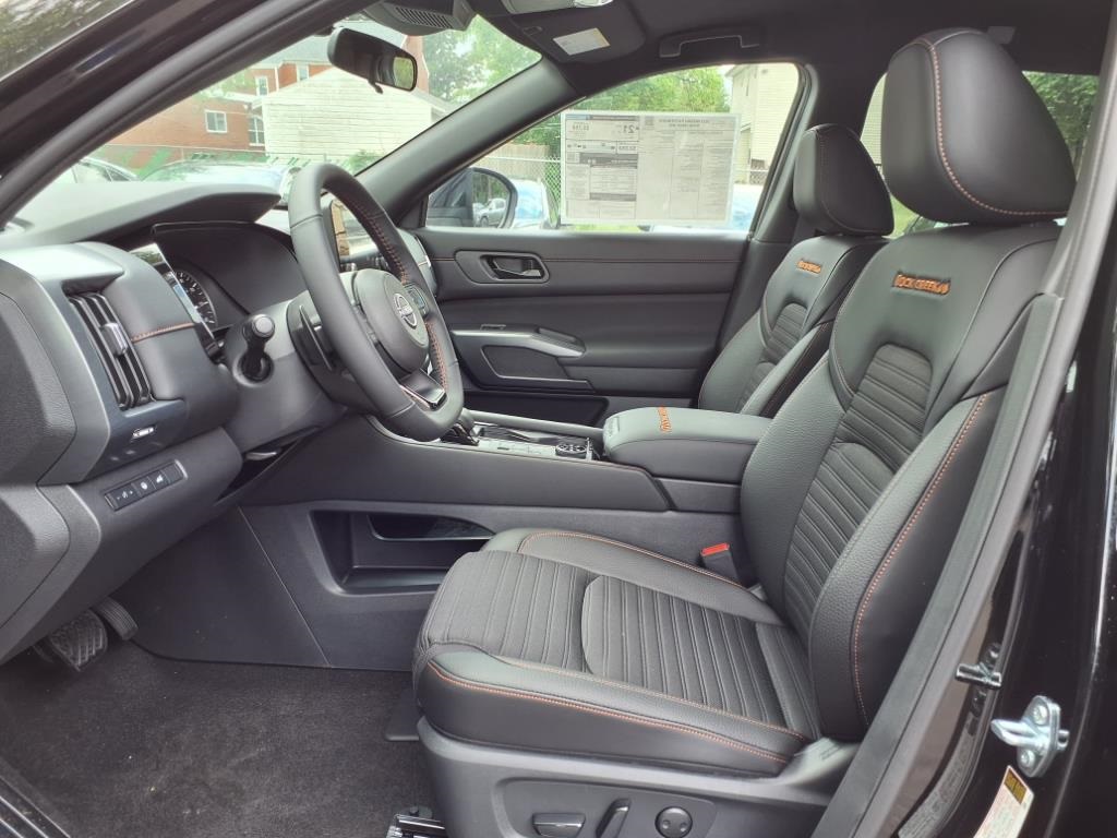 2025 Nissan Pathfinder Rock Creek photo 3