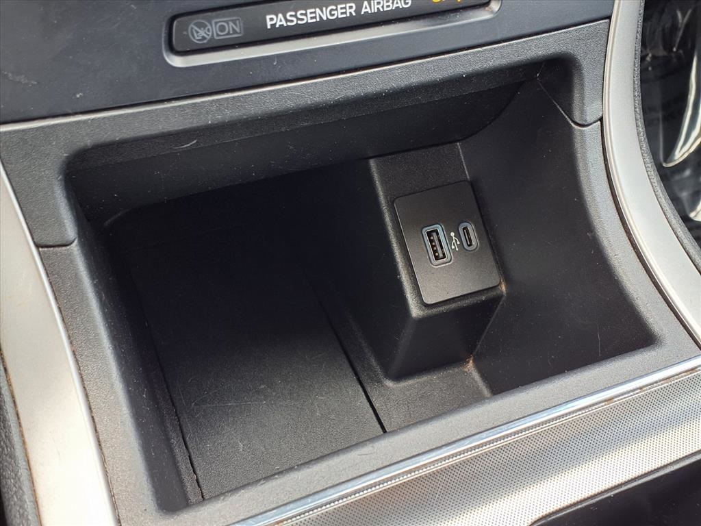 2022 Ford Edge SEL White at Toyota of Victoria