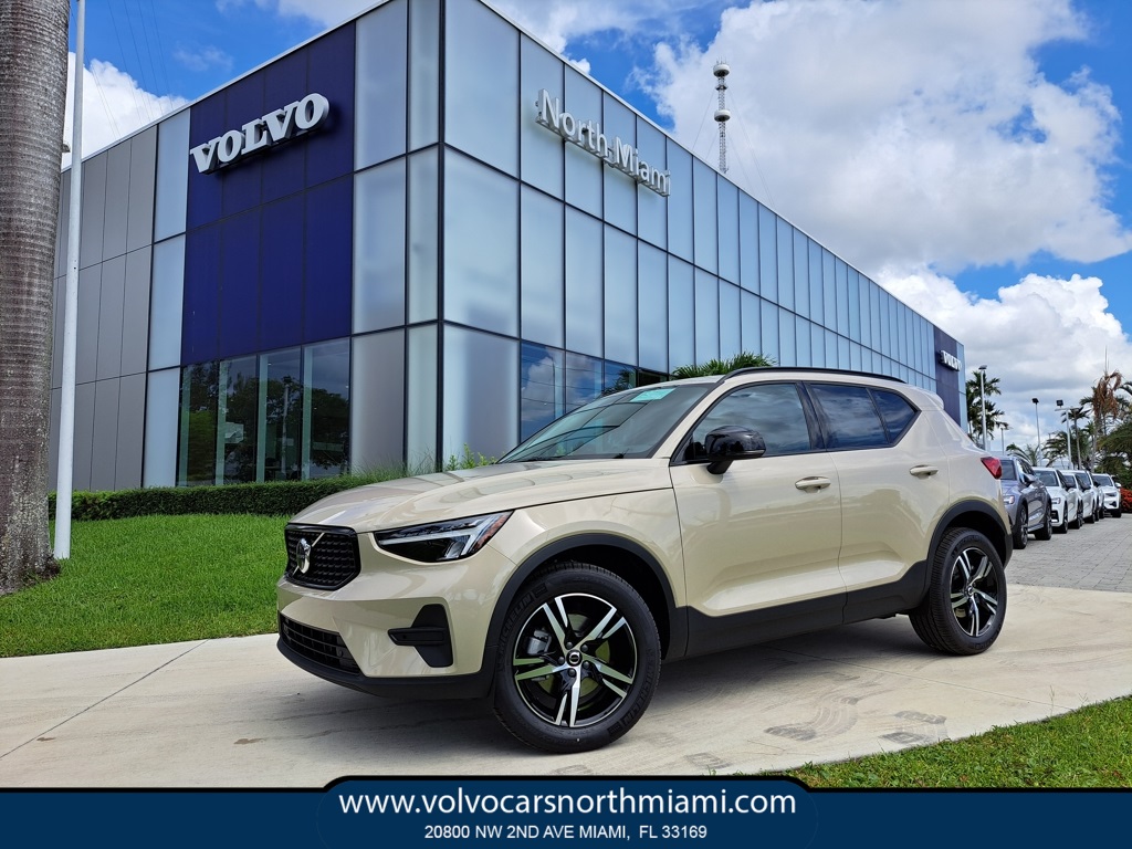 2026 Volvo XC40 B4 Core