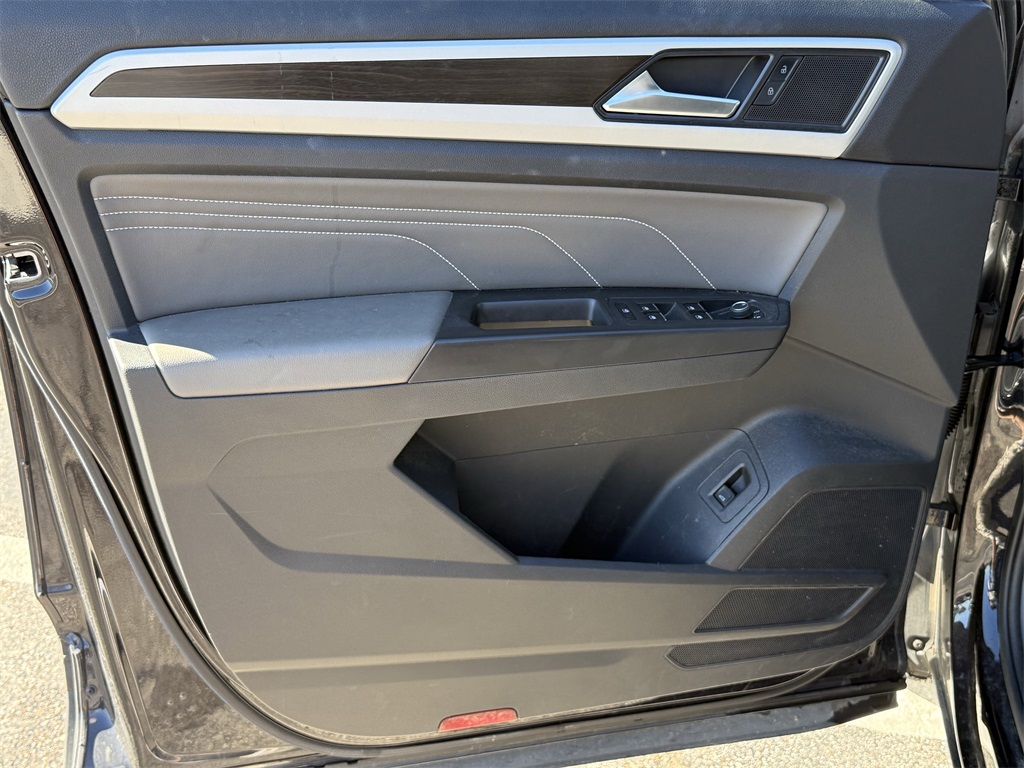 2023 Volkswagen Atlas 2.0T SE w/Technology - 9