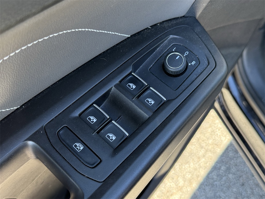 2023 Volkswagen Atlas 2.0T SE w/Technology - 10