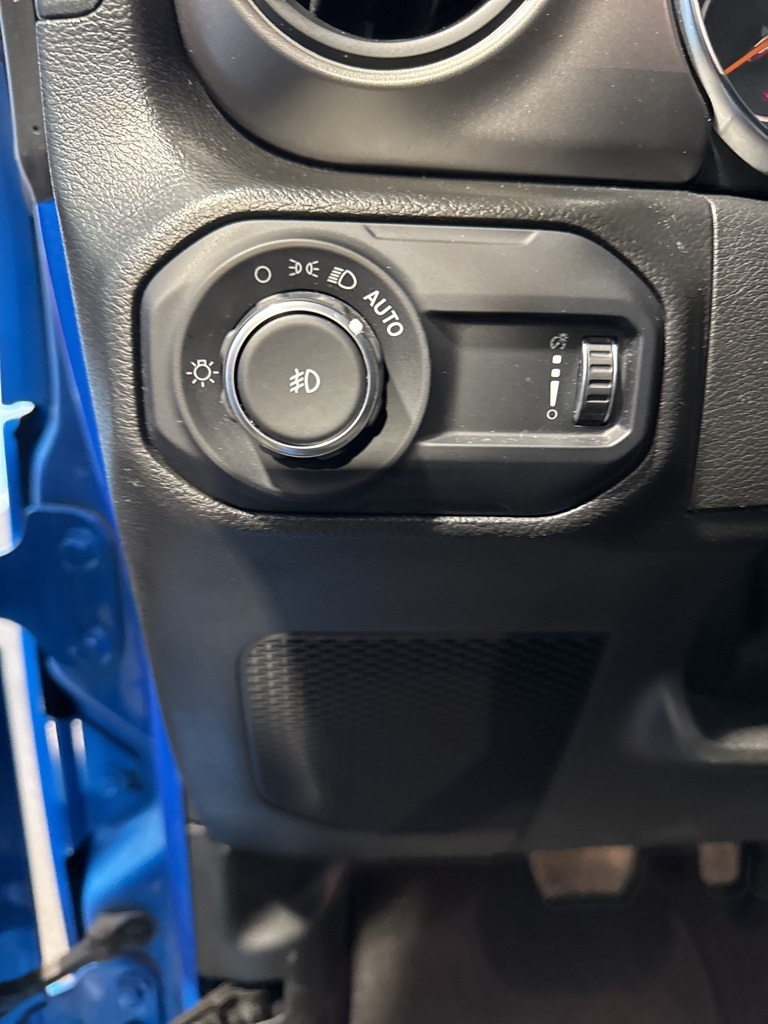 Thumbnail: 2023 Jeep Wrangler - 28