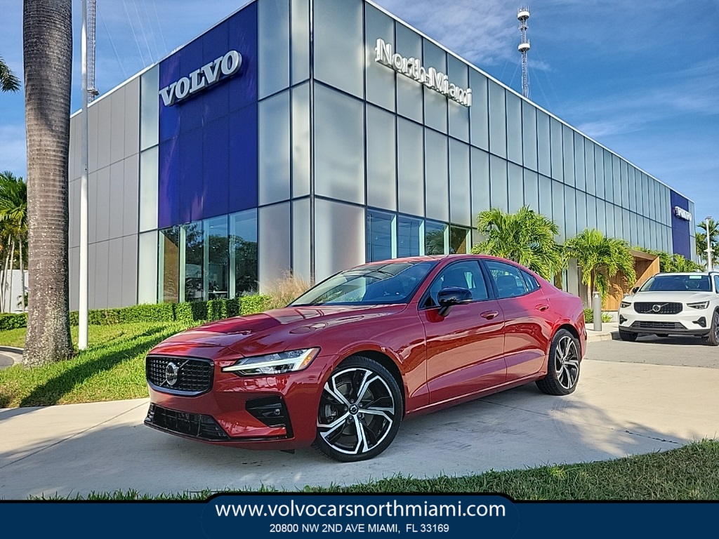 2023 Volvo S60 B5 Core Dark Theme