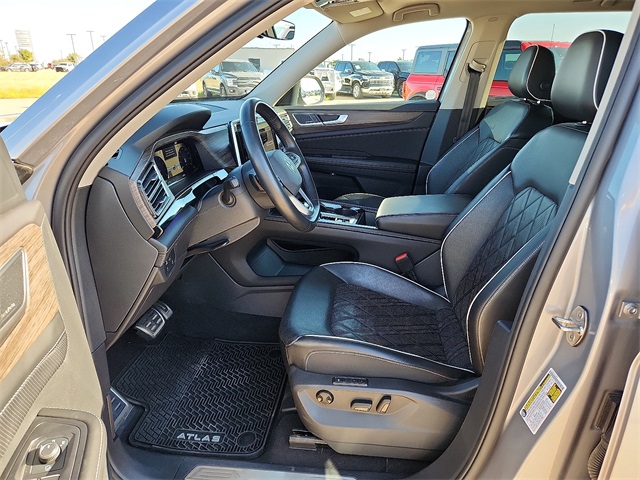 Used Car 2024 Volkswagen Atlas  2.0t Sel Premium R-line For Sale Under $50,000 In Plainview, Texas