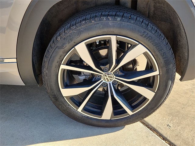 Used Car 2024 Volkswagen Atlas  2.0t Sel Premium R-line For Sale Under $50,000 In Plainview, Texas