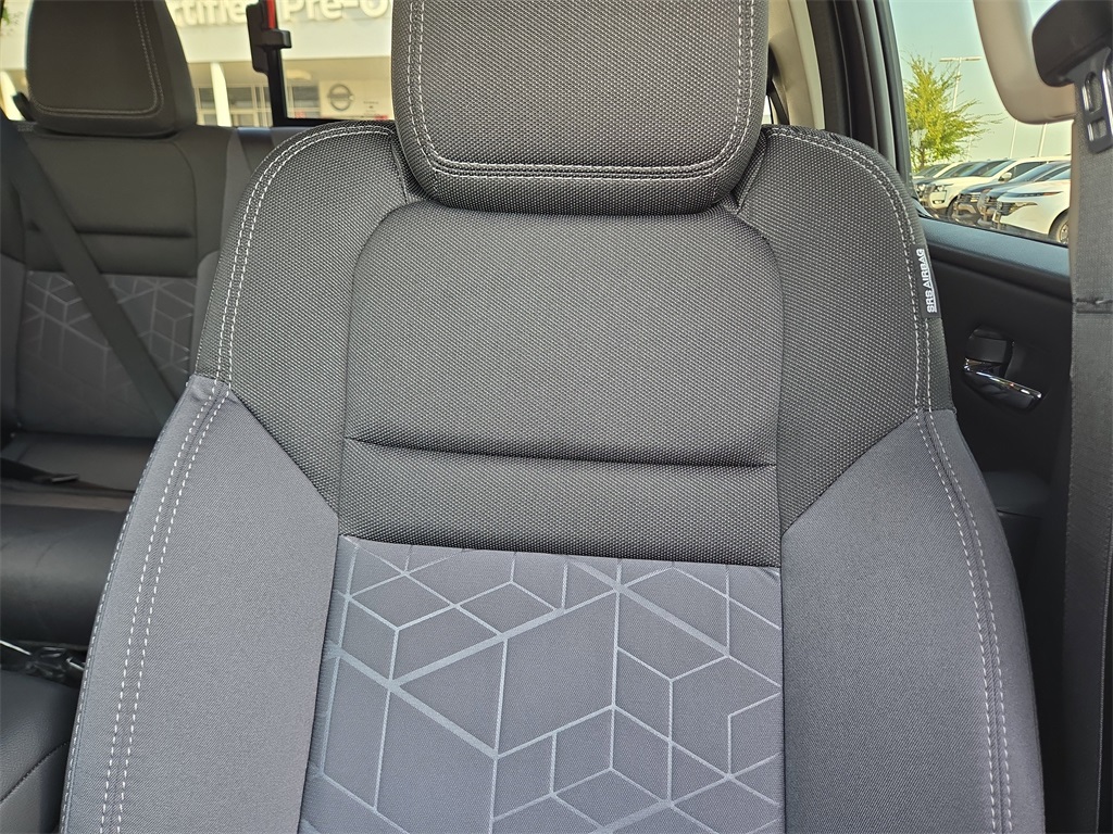 2025 Nissan Frontier SV photo 9