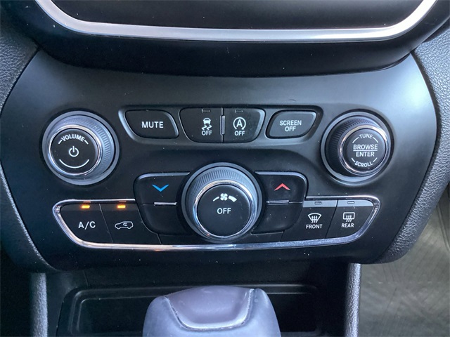 Used Car 2021 Jeep Cherokee  Latitude Plus For Sale Under $15,000 In San Antonio, Texas