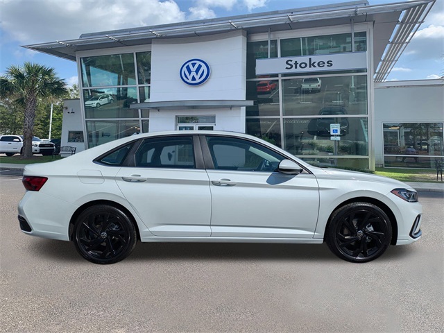 2025 Volkswagen Jetta 1.5T SE - 2