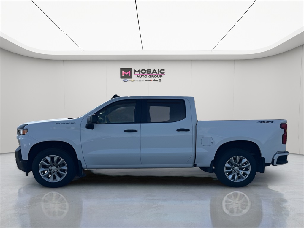 2021 Chevrolet Silverado 1500 Custom photo 2