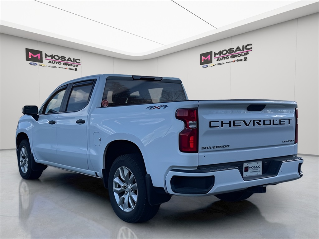 2021 Chevrolet Silverado 1500 Custom photo 3