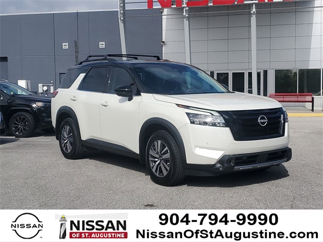 2023 Nissan Pathfinder SL's photo