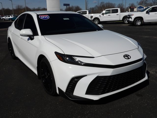 2025 Toyota Camry SE FWD