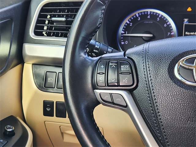 2019 Toyota Highlander XLE Blue at South Houston Nissan