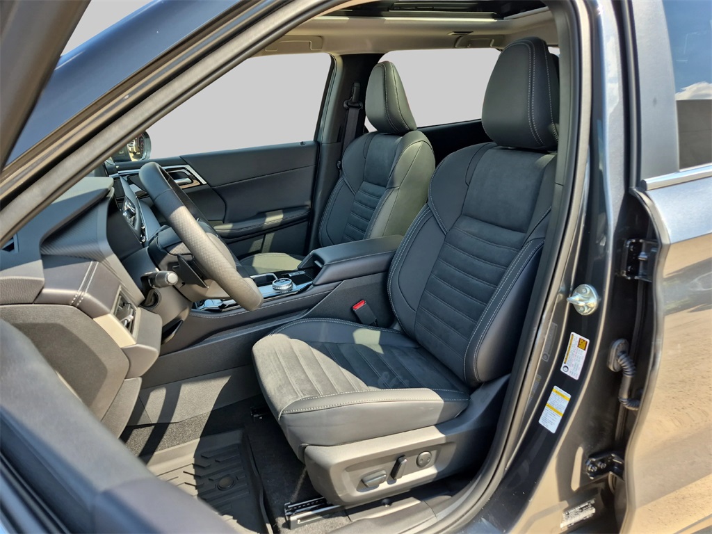 2025 Mitsubishi Outlander SE - 9